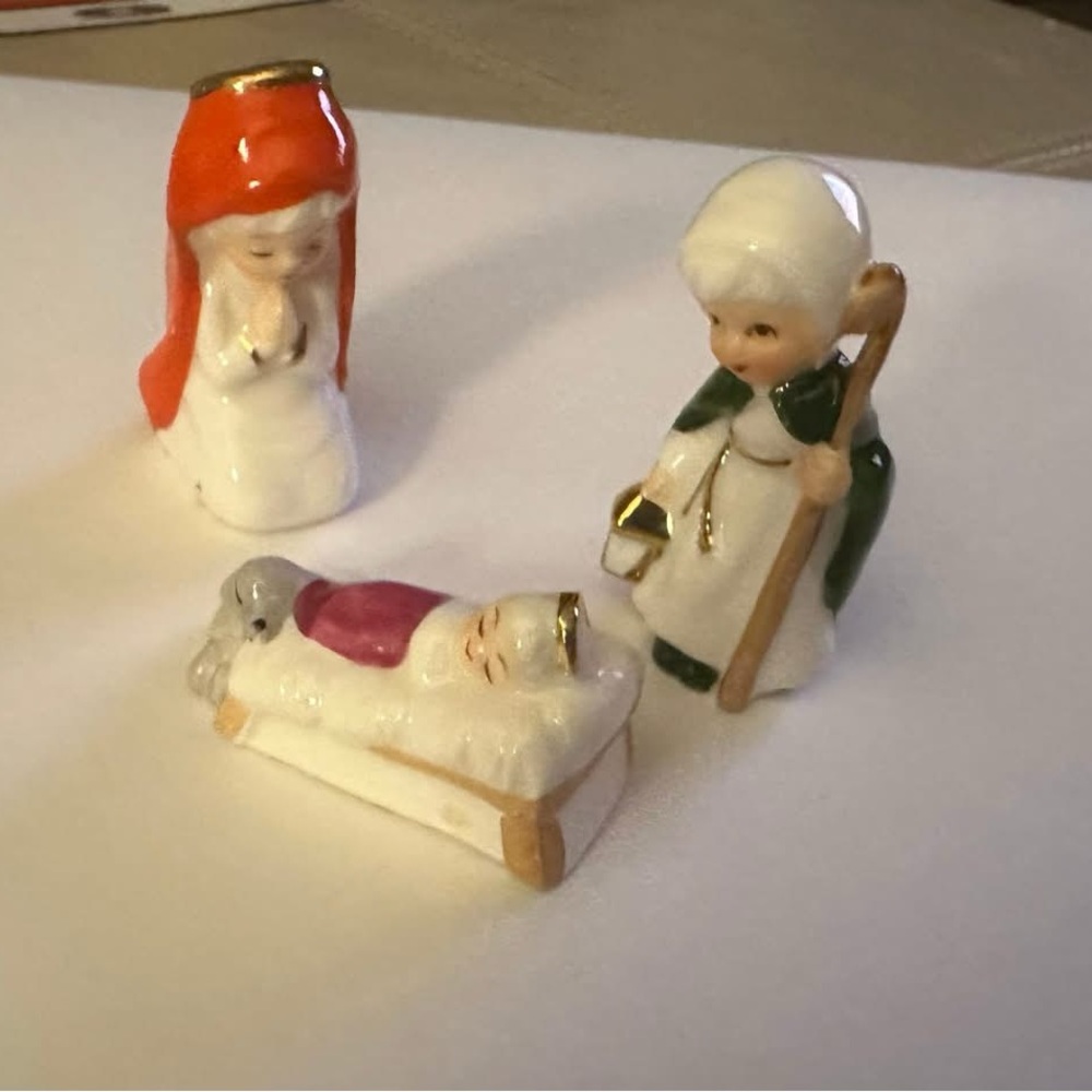 Vintage Napco bone china miniature nativity set 
from the 1950s or 60’s